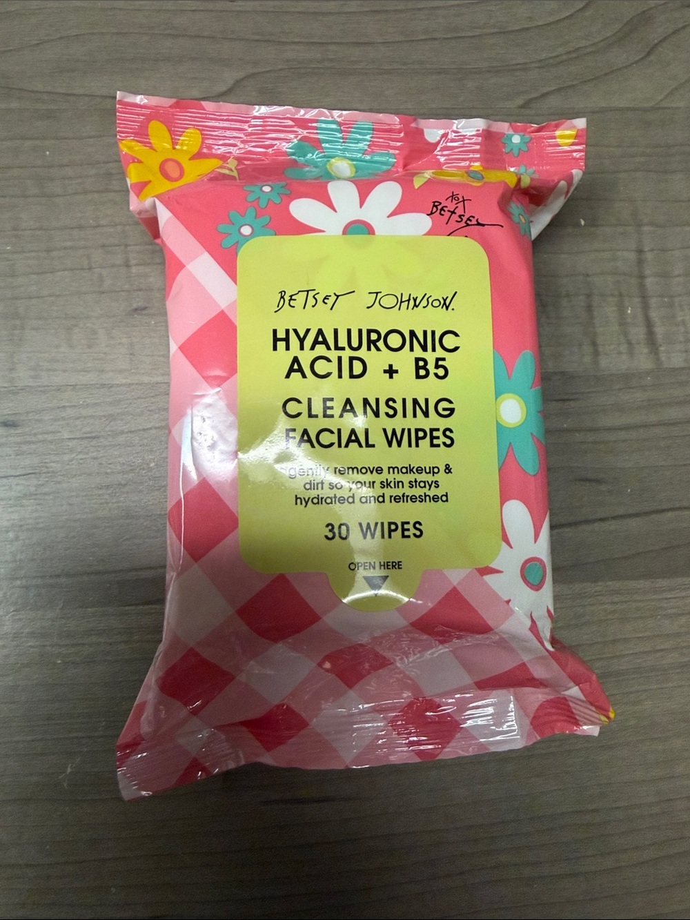 ❣️5/$25❣️Betsey Johnson Pink Floral Hyaluronic Acid + B5 Facial Wipes